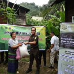 Kajari Padangsidimpuan, Dr Lambok MJ Sidabutar salurkan paket sembako ke masyarakat rentan atau Pra Sejahtera usai menggelar penyuluhan hukum gratis door to door
