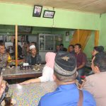 Sosok Kapolres Tapsel, AKBP Yasir Ahmadi, yang terkenal humble membaur dan duduk semeja dengan semua kalangan warga saat ngopi bareng