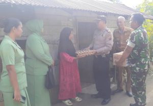 Polri Peduli, Kapolsek SD Hole Jawab Kesusahan Warga dengan Salurkan Bantuan