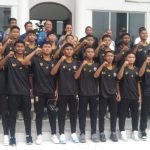 Wabup Asahan, Taufik Zainal Abidin, dan Kapolres Asahan, AKBP Afdhal Junaidi, saat melepas kontingen sepak bola U-15 yang akan bertanding di Piala Suratin tingkat Nasional di Solo, Provinsi Jawa Tengah