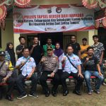 Kasat Resnarkoba Polres Tapsel, AKP Salomo Sagala, bersama Kapolsek Batang Angkola, AKP Raden Saleh, KBO Ipda TP Saragih, dan lainnya usai dirikan Posko bersih dari narkoba di Kantor Kepala Desa Sidadi II