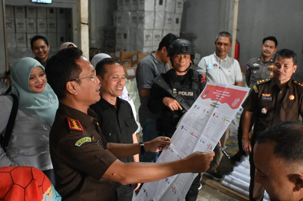 Pastikan Ketersediaan Logistik Pemilu, Kajari Sidak ke Gudang KPU Padangsidimpuan