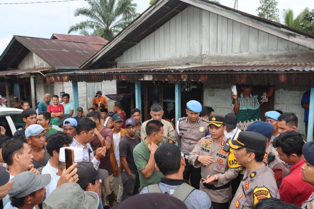 Kapolres Tapsel Pimpin Mediasi, Unras ke PT SKL Berakhir Damai