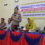 Kapolres Tapsel, AKBP Yasir Ahmadi, memberi sambutan saat temu ramah bersama unsur Forkopimcam Batang Angkola
