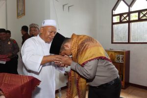 Sikap Teladan, Ketawadhuan Kapolres Tapsel ke Ulama