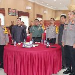 Kapolres Tapsel, AKBP Yasir Ahmadi, saat mengikuti zoom meeting dalam rangka membahas dampak mengantisipasi dan menghadapi perubahan iklim bersama aparat pemerintah se-Tabagsel