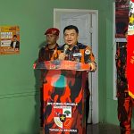 Ketua MPC PP Tapsel, Rocky AP Gultom, memberi arahan di hadapan ratusan Pengurus dan para Ketua PAC saat Rakorcab di Parsariran Batang Toru