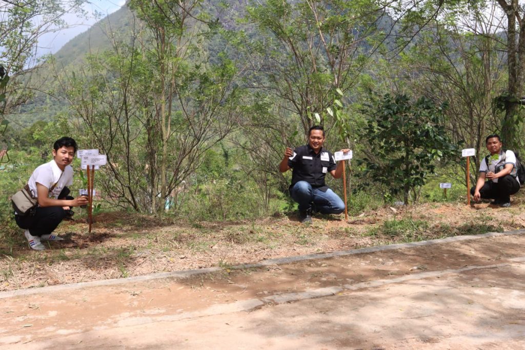 Dukungan Humas Polres Tapsel Majukan Kebun PDM Coffee ke Kancah Internasional   