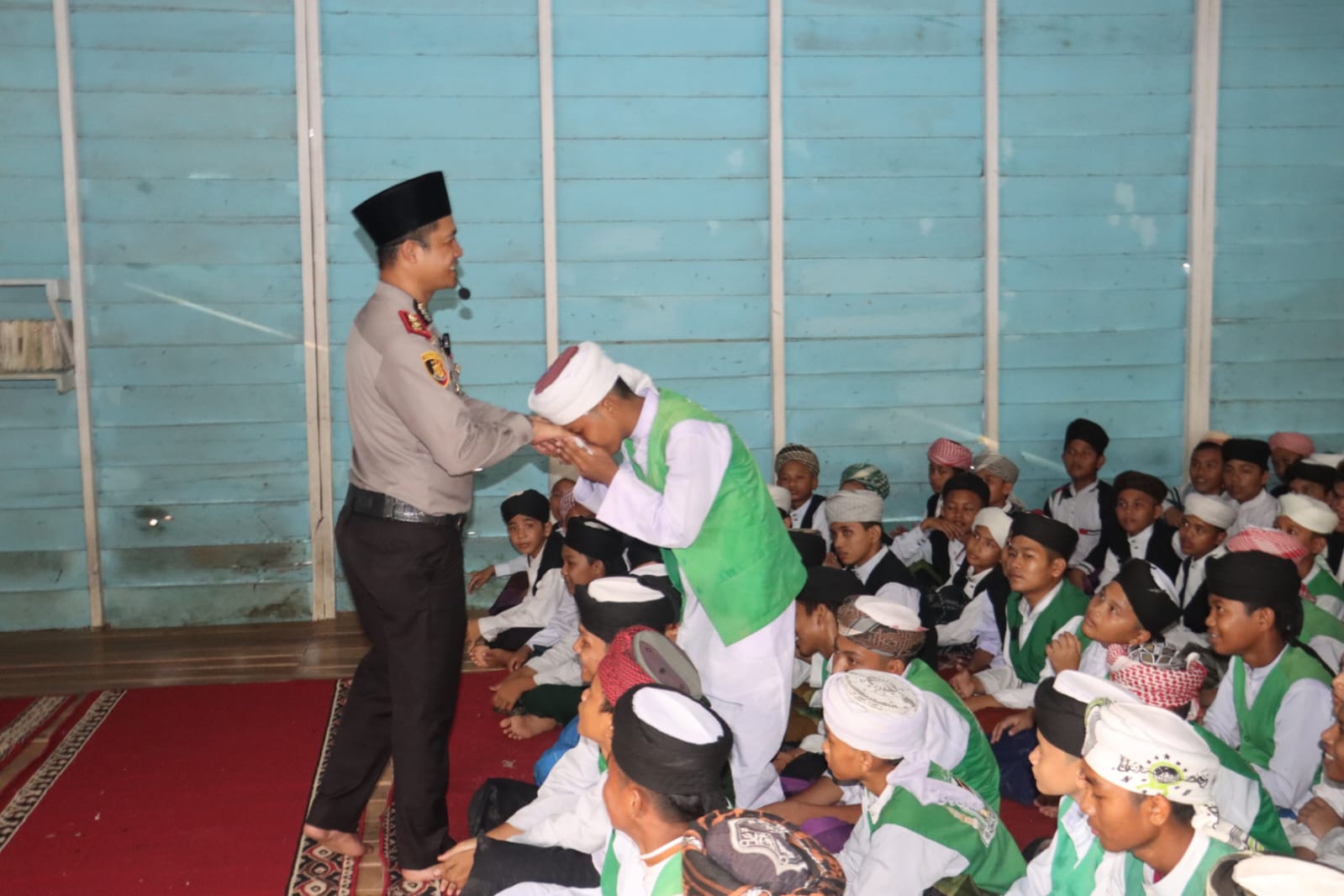 Kapolres Tapsel, AKBP Yasir Ahmadi, beri motivasi ke para santri