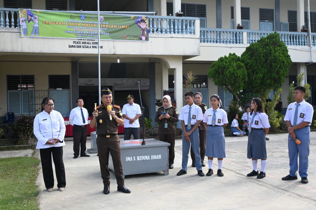 Jaksa Humanis Sapa Siswa, Kajari Padangsidimpuan: Kenali Hukum, Jauhi Hukuman
