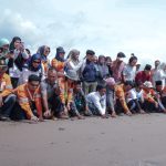 Bersama masyarakat dan pecinta lingkungan, PT AR melepas anak penyu di Pantai Barat Muara Opu, Kecamatan Muara Batang Toru, Kabupaten Tapsel