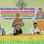 Kapolres Tapsel, AKBP Yasir Ahmadi, beri sambutan saat temu ramah dengan Forkopimcam Batang Onang, Kabupaten Paluta