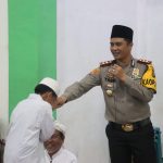 Kapolres Tapsel, AKBP Yasir Ahmadi, menebar senyum penuh motivasi saat bertatap muka dengan para santri Pondok Pesantren Syahbuddin Mustapa Nauli