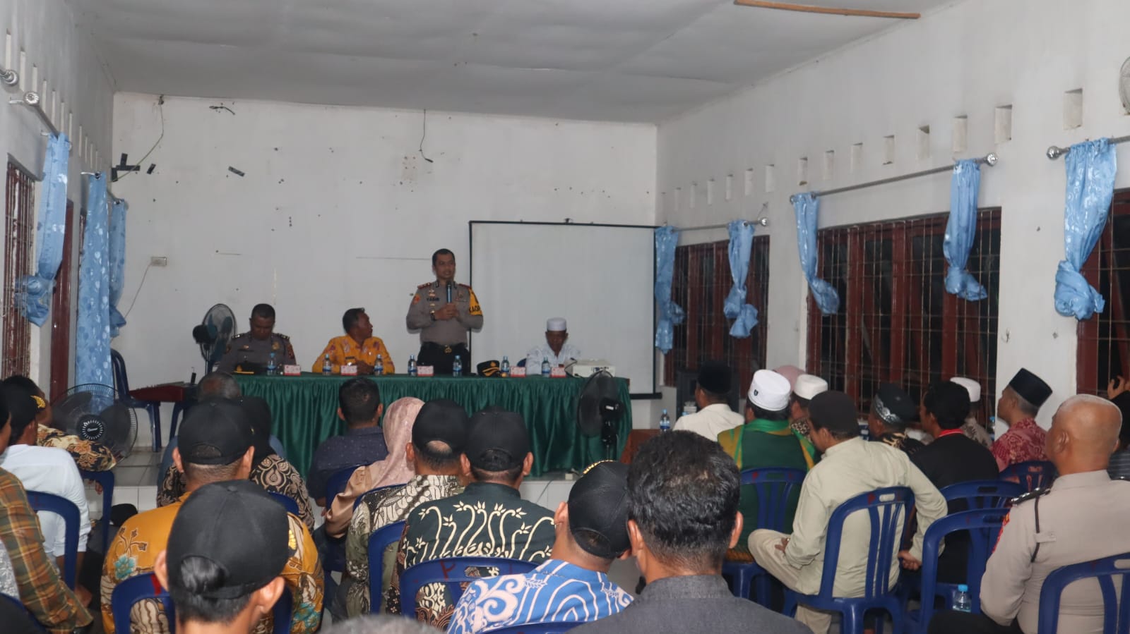 Kapolres Tapsel, AKBP Yasir Ahmadi, perkenalkan diri dalam momen temu ramah bersama Forkopimcam Simangambat