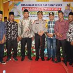 Kapolres Tapsel, AKBP Yasir Ahmadi, foto bersama usai deklarasikan perang terhadap segala jenis narkoba di hadapan Forkopimcam dan para Tokoh di Kecamatan Portibi