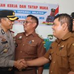 Kapolres Tapsel, AKBP Yasir Ahmadi, saat temu ramah bersama Forkopimcam dan masyarakat di Aula Kantor Camat Halongonan Timur