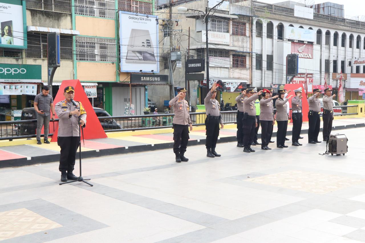Kapolres Padangsidimpuan, AKBP Dudung Setyawan, memimpin Apel kesiapan personel Pam TPS Pemilu