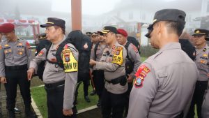 Kapolres Tapsel Cek Isi Tas Perwira Pam TPS Pemilu