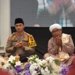 : Kapolres Tapsel, Yasir Ahmadi, saat menghadiri Tabligh Akbar dalam rangka memperingati Israk Mikraj Nabi Muhammad SAW 1445 Hijriah sekaligus minta doa bersama demi kelancaran Pemilu