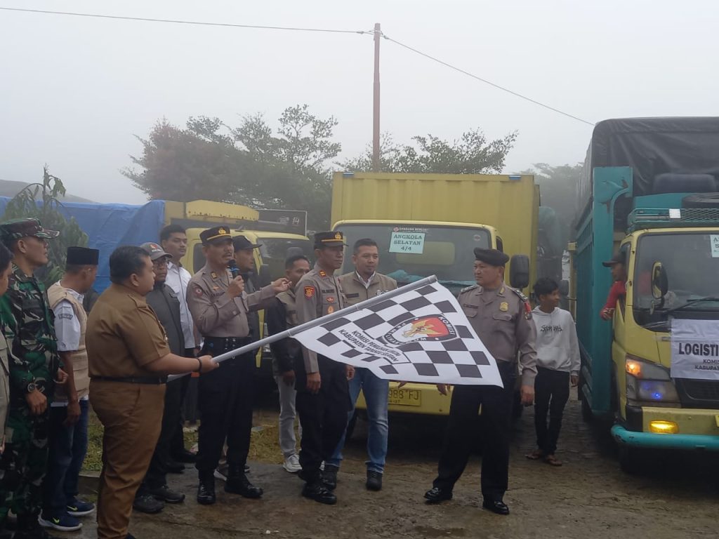 Pemberangkatan Surat Suara, Polres Tapsel Jaga Ketat KPU   