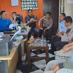 Proses mediasi antara kedua belah pihak yang difasilitasi aparat dari Kepolisian dan TNI