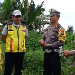 Kasat Lantas Polres Tapsel, AKP Dahnial Saragih, saat dampingi Kasubdit Kamsel Ditlantas Polda Sumut, AKBP Sah Udur Sitinjak, menyurvei Jalan Lintas Batu Jomba bersama pihak-pihak terkait lainnya