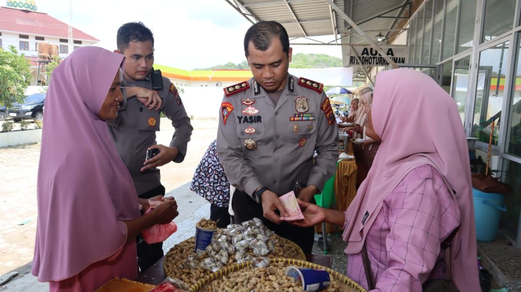 Sosok Dermawan, AKBP Yasir Borong Dagangan Pedagang Kacang