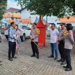 Kapolsek Hutaimbaru, AKP Ida Meri, bersama Kabag Ops, AKP P Butarbutar, SH, dan Kasat Intelkam, Iptu Marzuki, SH, saat mendampingi Kapolres Padangsidimpuan, AKBP Dudung Setyawan, meninjau salah satu Vihara yang tengah merayakan Tahun Baru Imlek