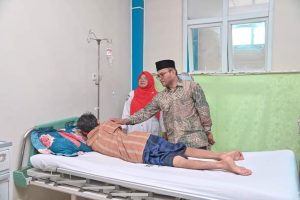Pj Walikota Kunjungi Pengidap Kanker Kulit di RSUD Padangsidimpuan
