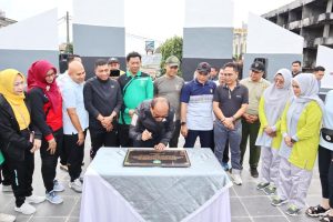 Pj Wali Kota Resmikan Renovasi Alun-Alun Alaman Bolak Padang Nadimpu