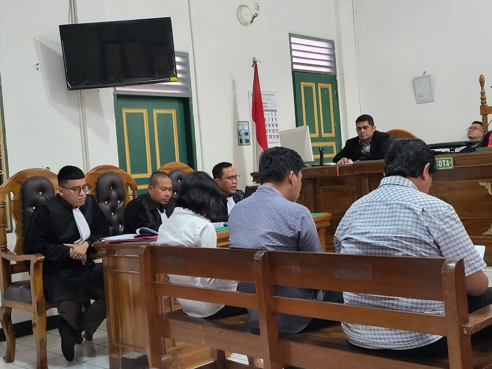 Kajari Padangsidimpuan, Dr Lambok MJ Sidabutar, saat membacakan dakwaan dalam sidang kasus korupsi IPAL Domestik