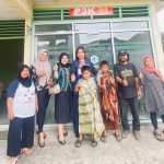 Kapus Pijorkoling bersama Aktivis Bung Rambe dan Ibu Wahyani Rambe serta Ibu Nurhalimah berikut anak-anaknya berfoto bersama usai khitan