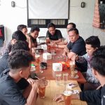Kasat Intelkam Polres Tapsel, AKP Hasudungan Butarbutar, membaur bersama Aliansi Mahasiswa guna bersinergi dalam menciptakan Kamtibmas yang kondusif