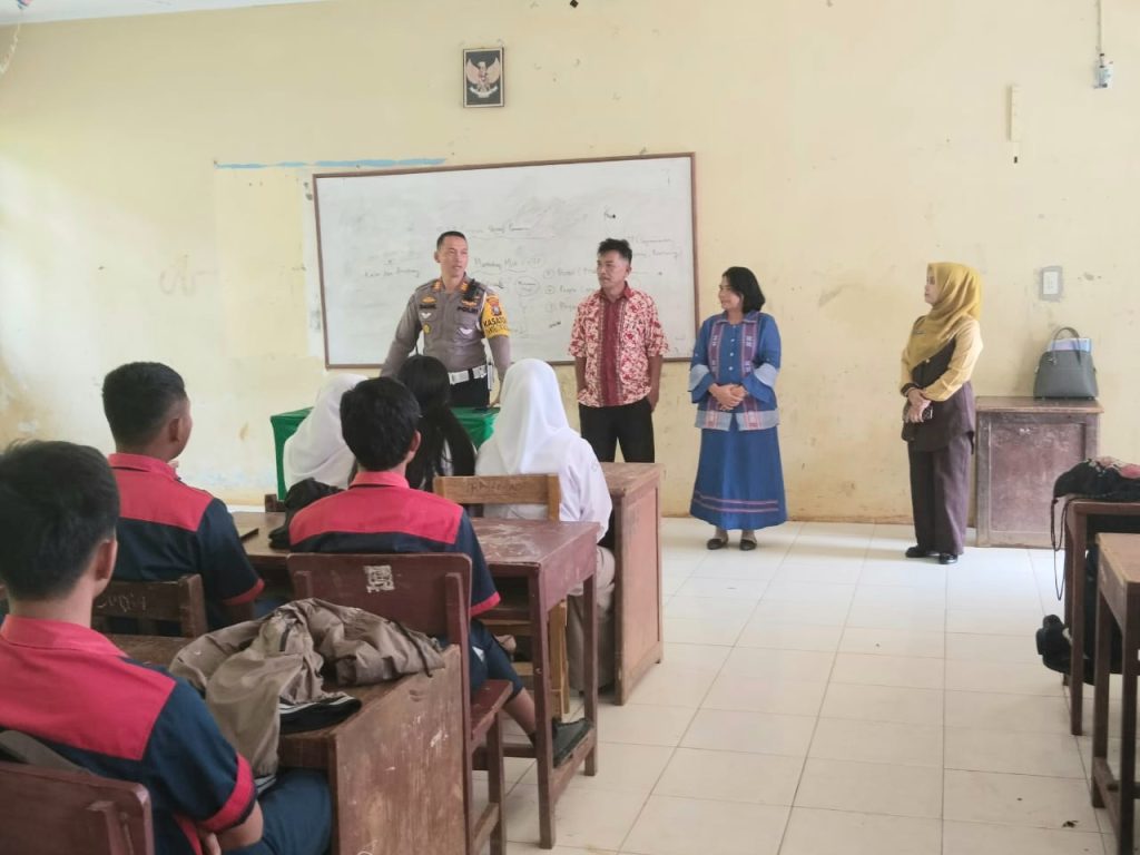 Sosialisasi di SMKN 1 Sipirok, Kasat Lantas Polres Tapsel: Pelajar Harus Tertib Berlalulintas