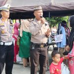 Pada program Ramadan Berkah Polres Tapsel, Kasat Lantas, AKP Dahnial Saragih, dan jajaran membuka pelayanan administrasi SIM dan Samsat keliling di Masjid Raya Gunung Tua