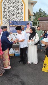 Menyala Abangkuh, Paket Takjil Jafar Ritonga Menuai Senyum Masyarakat Angkola Barat