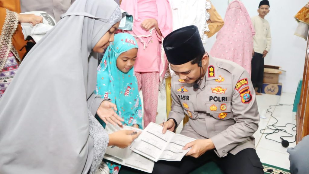 Kapolres Penyayang, Kedekatan AKBP Yasir dengan Anak-anak Usai Tarawih