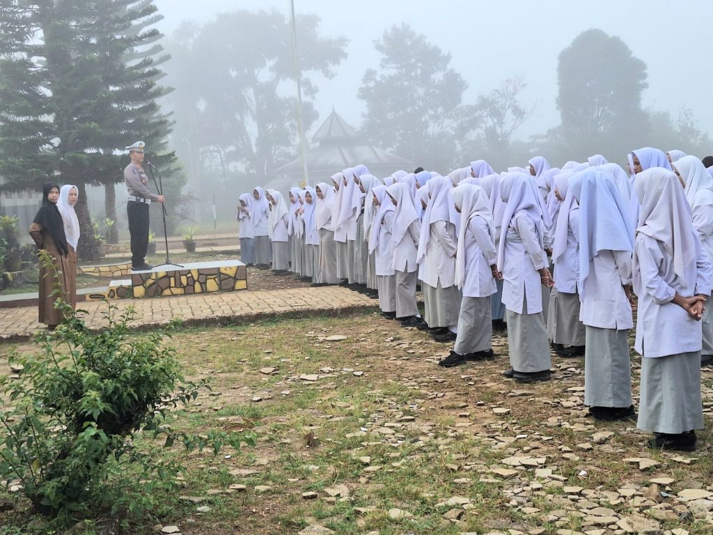 Ops Keselamatan Toba, Kasat Lantas Polres Tapsel Dikmas Tertib Berlalu Lintas ke Pelajar