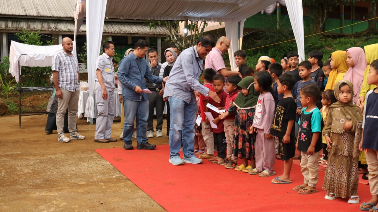 PT NSHE selaku perusahaan pemilik proyek PLTA Batang Toru saat mengkolaborasi kegiatan Safari Ramadan dan Hari Air Sedunia dengan cara menyantuni anak-anak yatim piatu dan edukasi masyarakat mengenai pentingnya menjaga kelestarian lingkungan