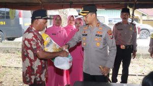 Ramadan Berkah, AKBP Yasir Jangkau Daerah Terjauh di Paluta Bagikan Sembako Murah