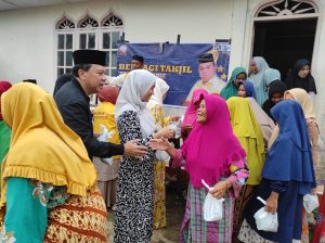 Ja’far Ritonga Warnai Indahnya Ramadan dengan Berbagi Takjil di Angkola Timur
