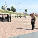 Waka Polres Tapsel, Kompol Rahman Takdir Harahap, dan Kasat Lantas, AKP Dahnial Saragih, saat Apel gelar pasukan Ops Keselamatan Toba 2024