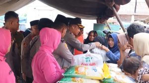 Ramadan Berkah Kapolres Tapsel, Ratusan Sembako Murah Menyasar Portibi