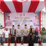Waka Polda Sumut, Brigjen Pol Rony Samtana, didampingi Kapolres Tapsel, AKBP Yasir Ahmadi, usai serahkan bantuan sosial kepada warga Pra Sejahtera