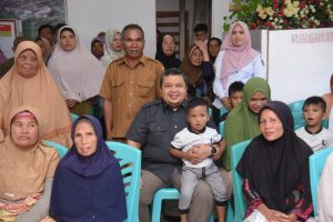 Ramadan Berbagi, Bupati Tapsel dan Ketua TP PKK Salurkan Ratusan Paket Sembako