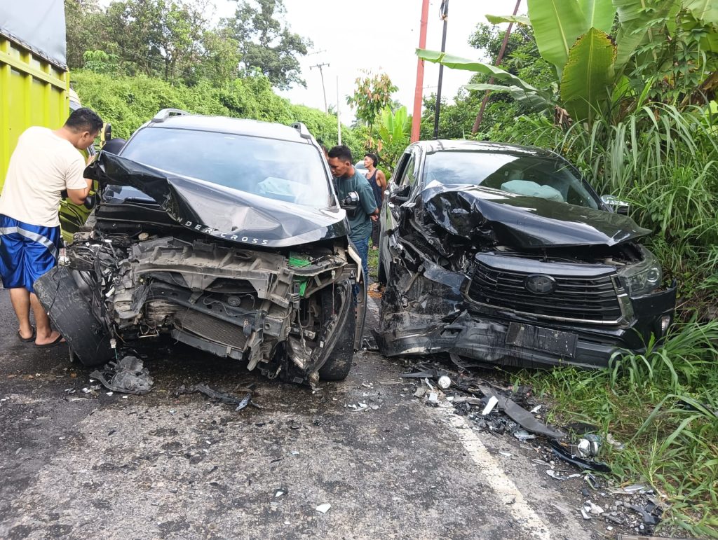 Dua Minibus Tabrakan di Tapsel, Tiga Orang Terluka