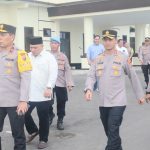 Kapolres Tapsel, AKBP Yasir Ahmadi, dan Ketua DPRD Tapsel, Abdul Basith Dalimunthe, saat mendampingi Waka Polda Sumut, Brigjen Pol Rony Samtana, mengecek dan meninjau Mako Polres Tapsel di Sipirok