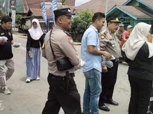 Kebahagiaan Ramadan, Polsek Batang Toru Berbagi Ratusan Takjil