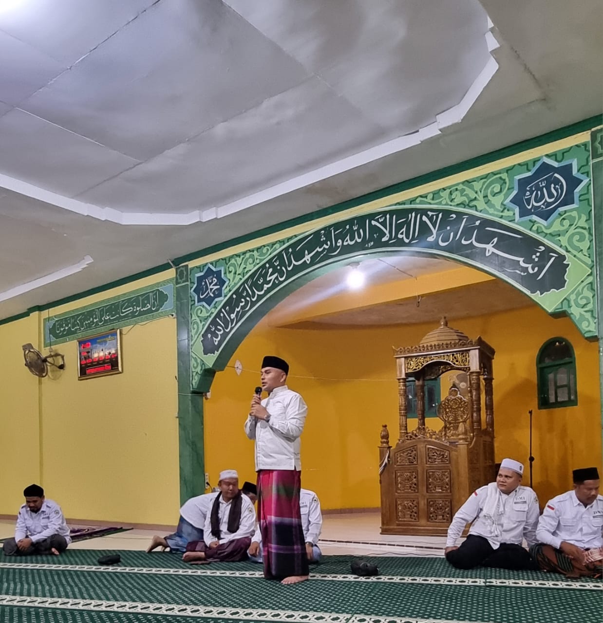 Ketua PD DMI Padangsidimpuan, Rusydi Nasution, saat beri sambutan pada kunjungan Safari Ramadan di Masjid Nurul Iman di Desa Manunggang Julu, Kecamatan Padangsidimpuan Tenggara