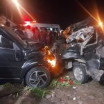 Dua unit minibus yang terlibat tabrakan di Tapsel